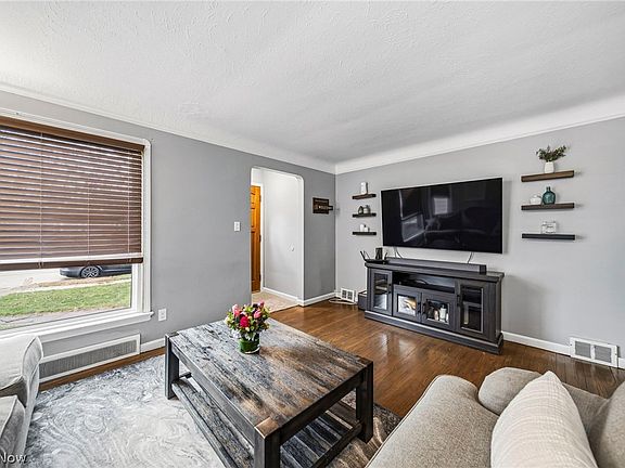 5th image of 6406 Pelham Dr
