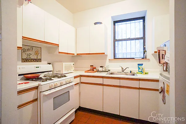 Rented by City Connections Realty | media 42