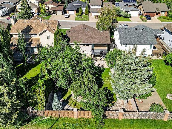 3rd image of 50 E Sherwood Cres W
