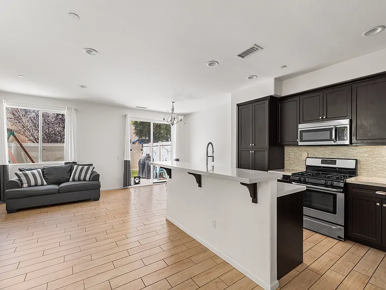 7611 N Honor Way — Photo 2