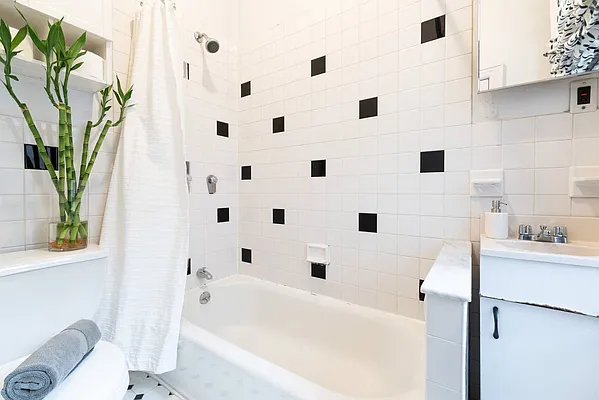 Rented by Compass | media 10