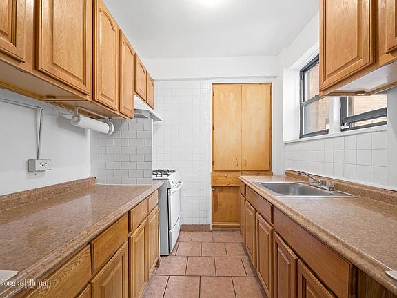 4th image of 420 W 206th St APT 1M
