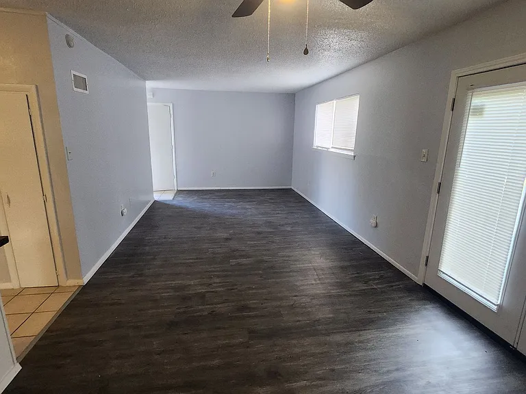 5519 NW Eisenhower Dr — Photo 5