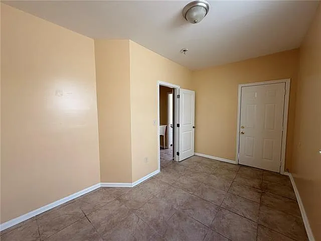 2712 Lasalle St — Photo 11