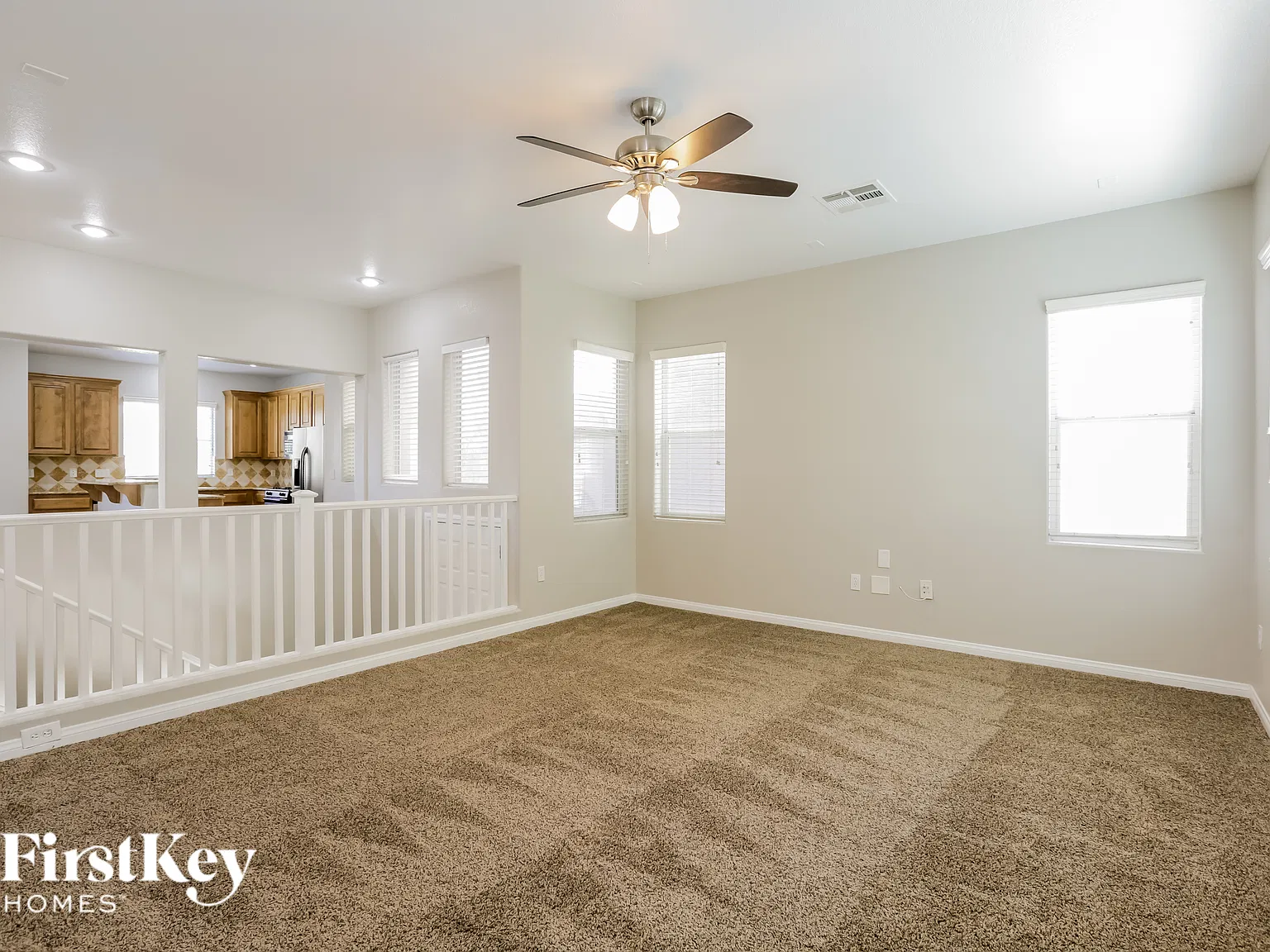 3 bed, 3.5 bath, 1977 sqft, $2,600 — Photo 3