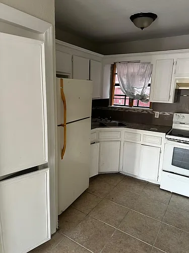 655 W Washington St Photo 1