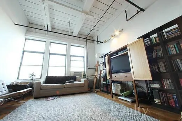 Rented by Dream Space Realty | media 8