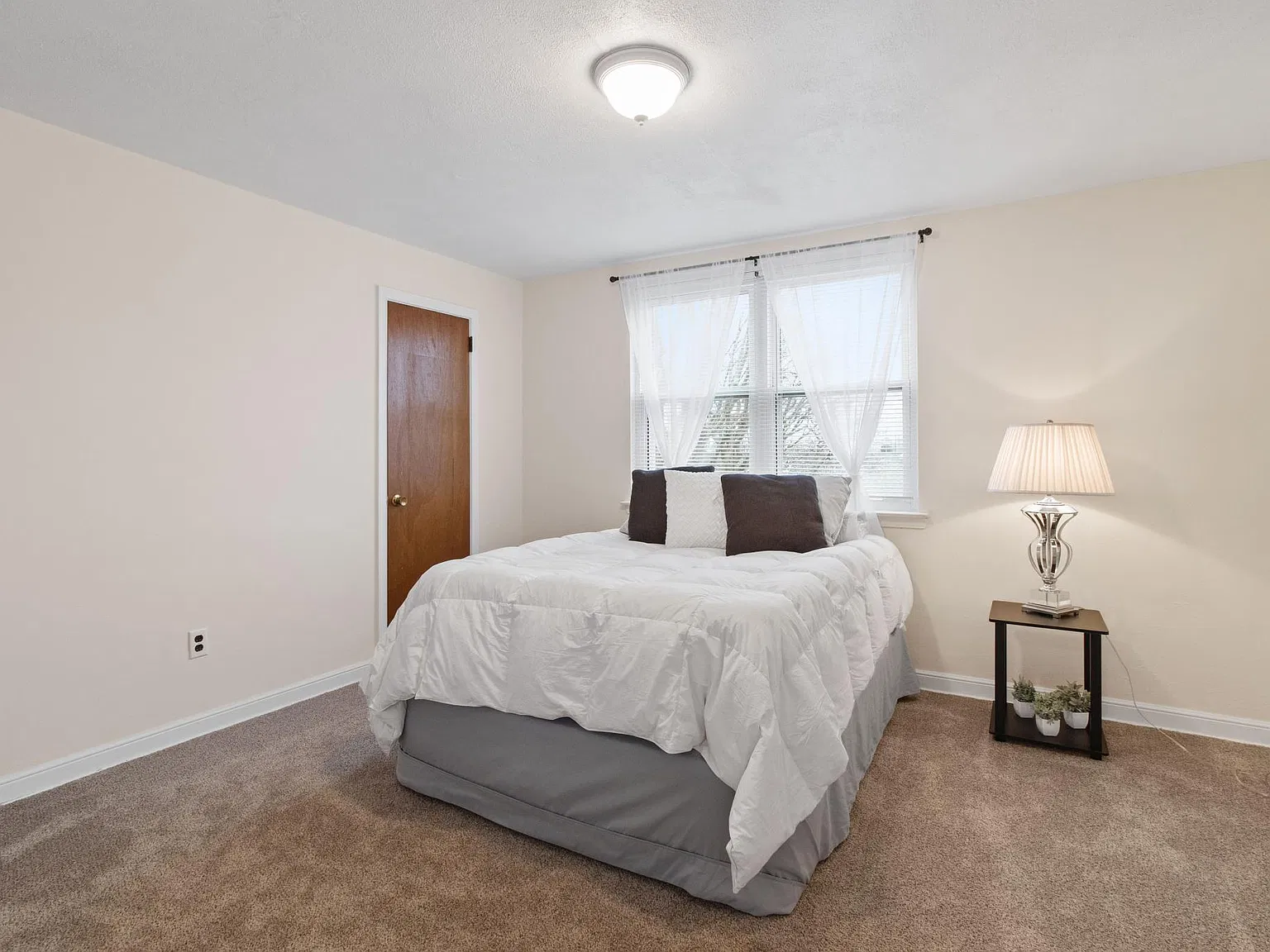 820 Griffith St — Photo 4
