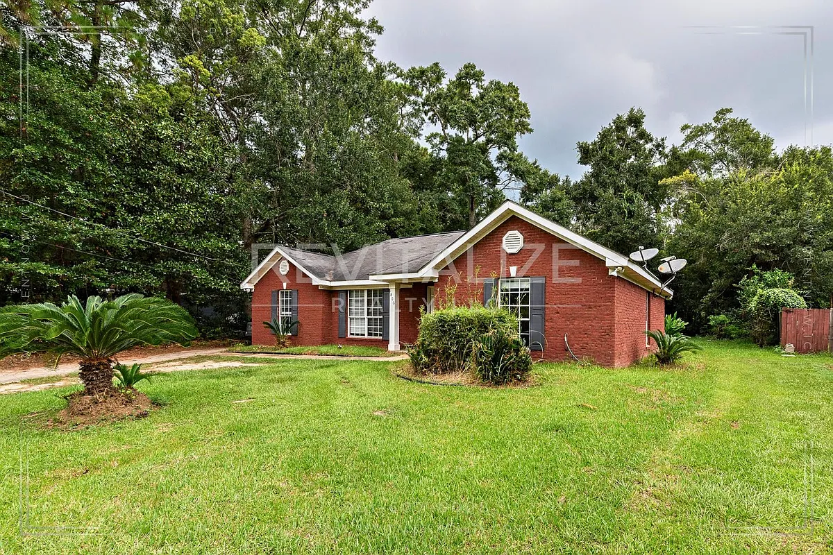 Building Photo - 1806 Gill Rd