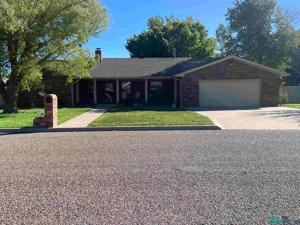 512 E 17th St, Portales, NM 88130