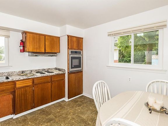 4th image of 639 Oswego Ave