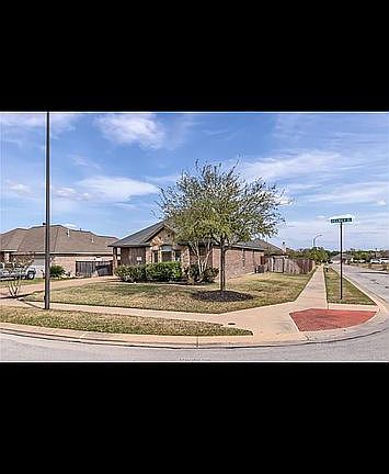 5th image of 900 Delrey Dr