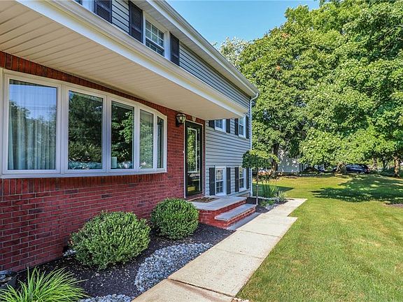 3rd image of 314 Rivercrest Dr