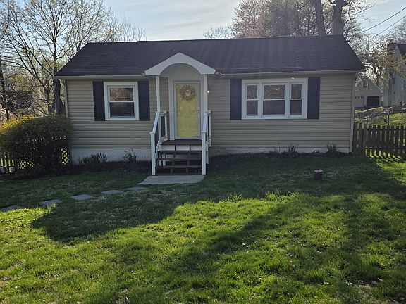 2nd image of 152 S Canterbury Ave