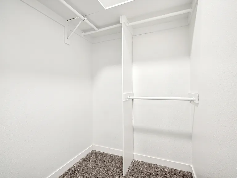 Spacious Closet Spacious Closet