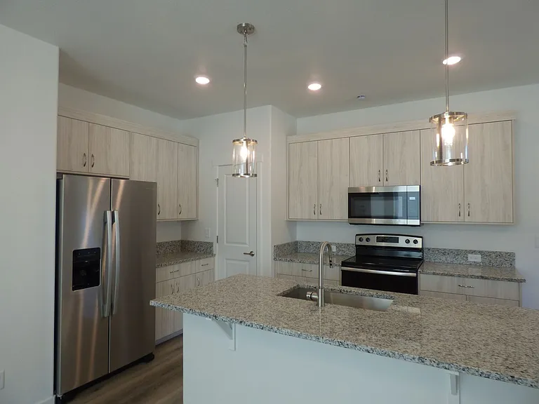 1039 Spartan Ave — Photo 2