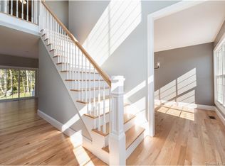 23 Partridge Ct, East Lyme, CT 06333