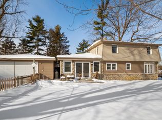 313 Meadow Ln, Lake In The Hills, IL 60156