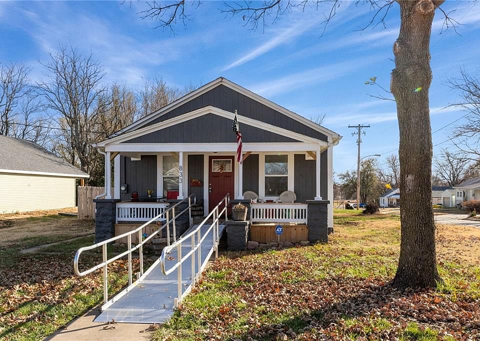 833 Pacific Ave, Osawatomie, KS 66064 | Zillow