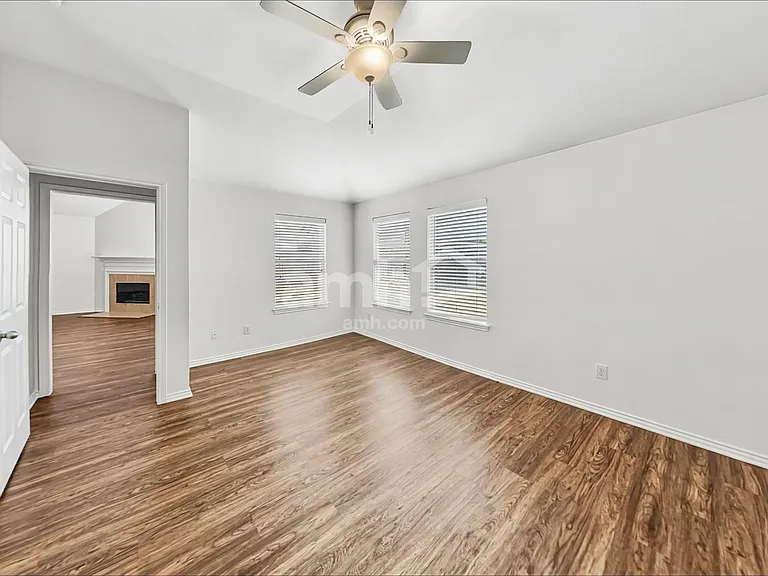 860 Rock Harbor Ln — Photo 9