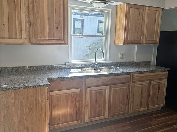 2nd image of 2206 25th St SW