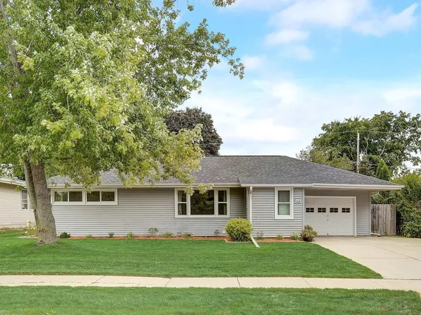 1216 Meadow LANE, Kewaskum, WI 53040