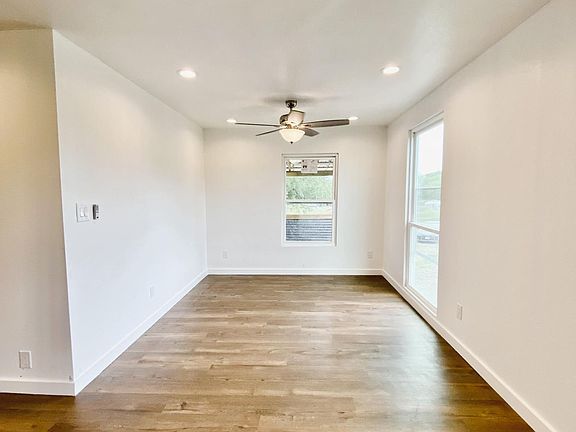 3rd image of 427 Birmensdorf Dr