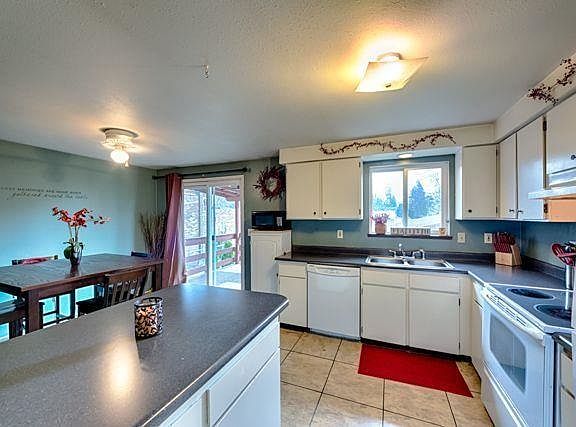 2nd image of 3023 W Rockwell Ave