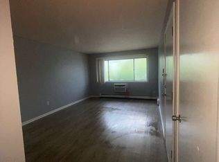 2355 Lewis Ave APT 8, Zion, IL 60099
