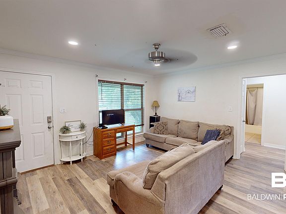 3rd image of 10824 Sandy Ln