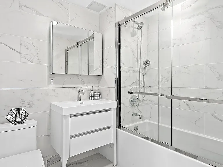 2006 Avenue V #8E — Photo 5