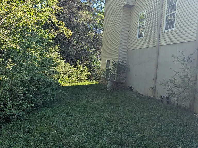 1130 Twin Hill Ln — Photo 37