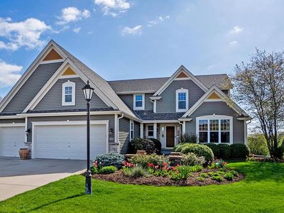 1245 Wrenfield WAY, Oconomowoc, WI, 53066