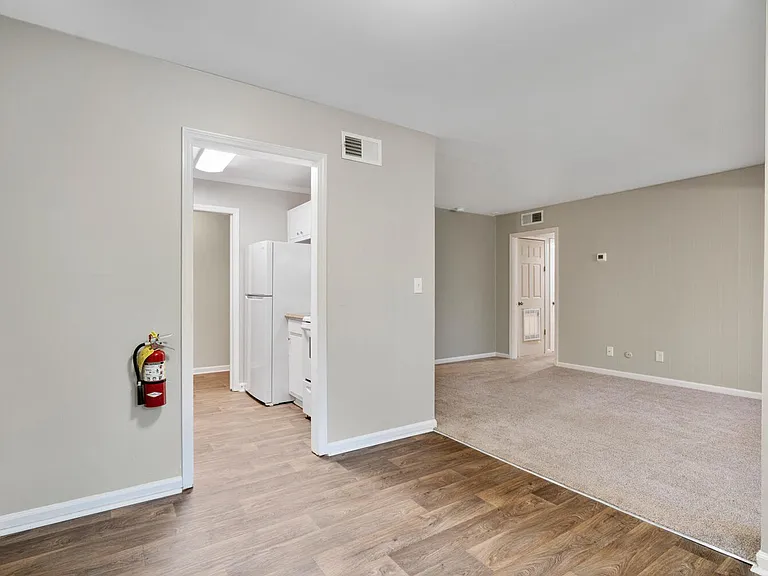 Winthrop Apartments — Photo 8