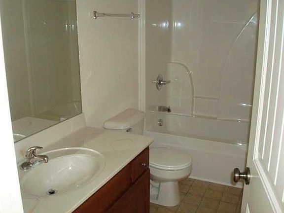 4th image of 392 Zurich Ct