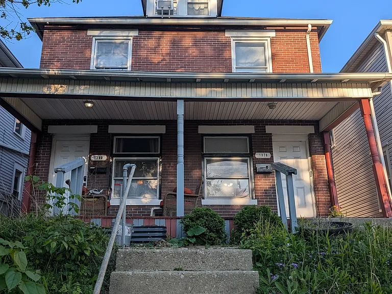 1378 Summit St — Photo 2
