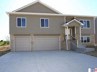 7110 NW 14th St, Lincoln, NE 68521