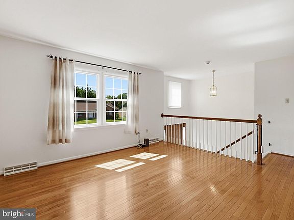 5th image of 23 Whittier Hts