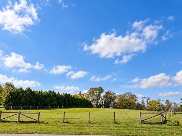 1036 Country Creek Ln, Chesterton, IN 46304