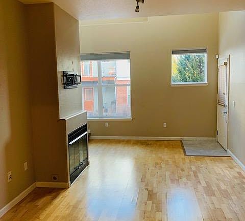 4th image of 84 Spruce St Unit 406
