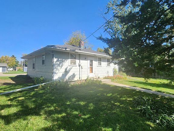 3rd image of 510 5th St SE