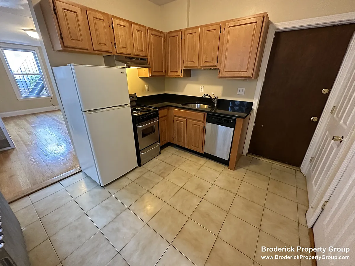 Building Photo - 381 Dorchester St #1B