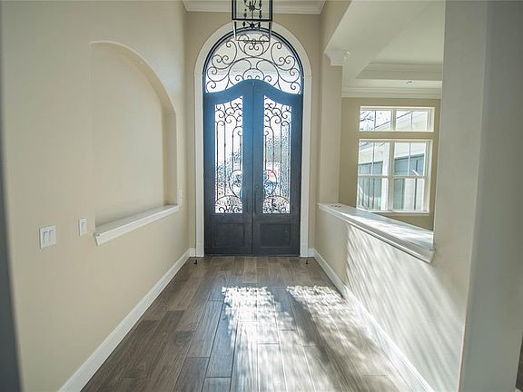 3rd image of 808 Summerlin Dr