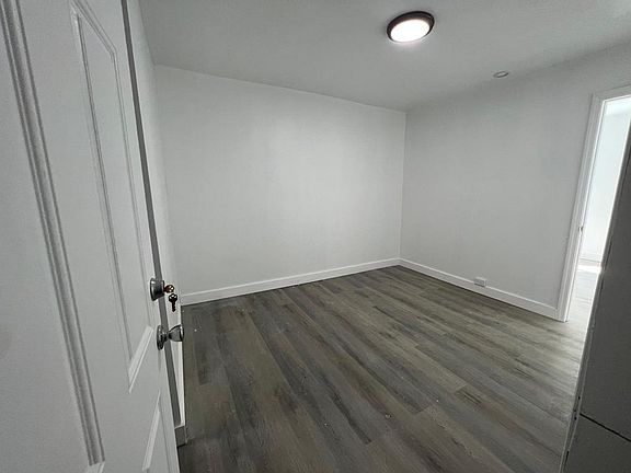 4th image of 28 Yale Ave #3E