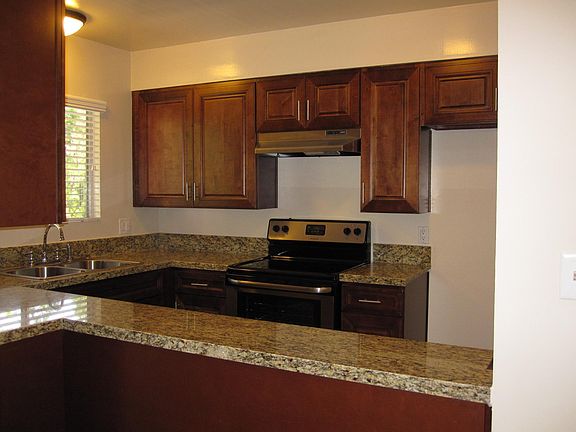 3rd image of 275 S Oakland Ave APT 205