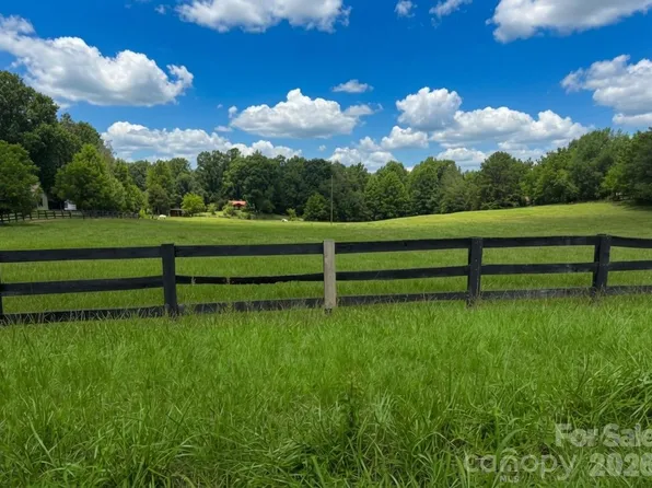 9818 S State Highway 9 Ln, Columbus, NC 28722