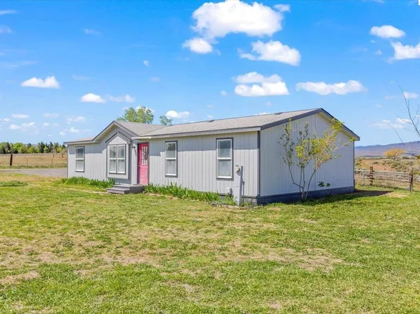 15015 Douglas Rd, Yakima, WA 98908