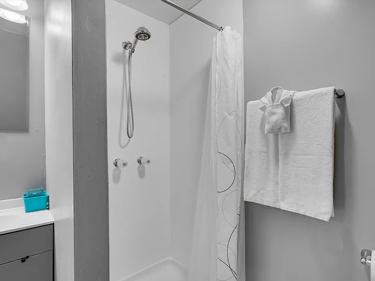 126 White Oak Dr #2 — Photo 10