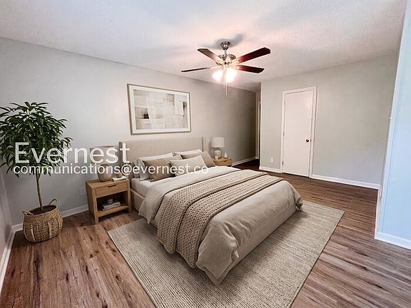 5th image of 400 Wilcrest Dr
