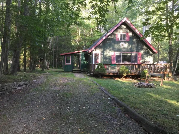 2179 Tuscarora Dr, Pocono Lake, PA 18347